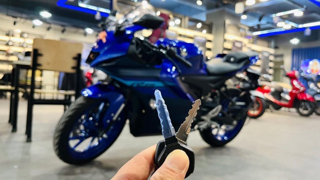 Yamaha R15 